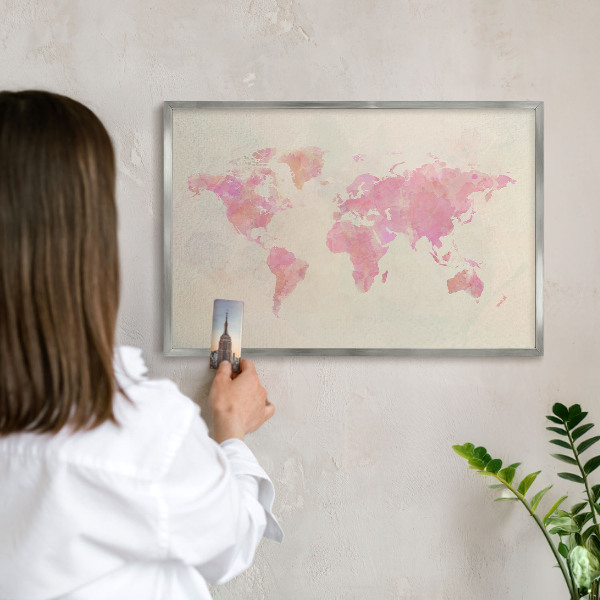 Decoratief metalen magneetbord in een zilveren lijst Wereldkaart