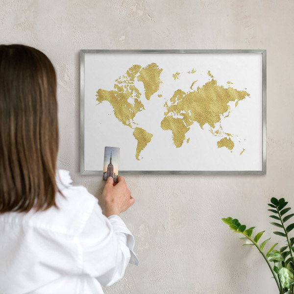 Magneetbord voor souvenir magneten met zilveren lijst Wereldkaart