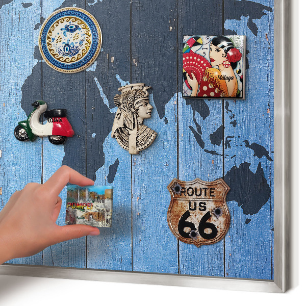 Decoratief metalen magneetbord in een zilveren lijst Wereldkaart