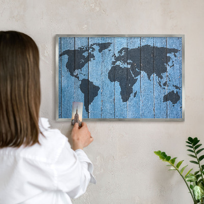 Decoratief metalen magneetbord in een zilveren lijst Wereldkaart