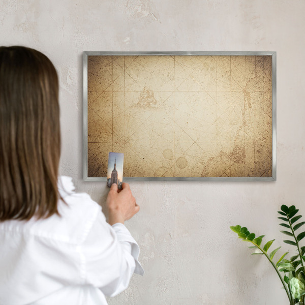Decoratief metalen magneetbord in een zilveren lijst Oude kaart
