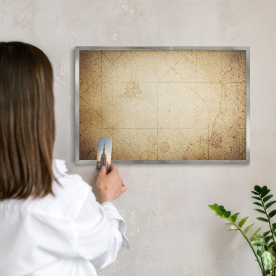 Decoratief metalen magneetbord in een zilveren lijst Oude kaart