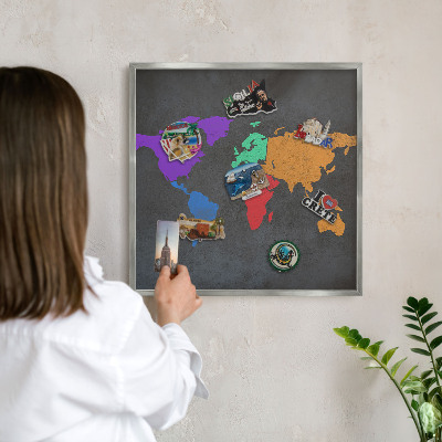 Magneetbord voor souvenir magneten met zilveren lijst Kleurenkaart