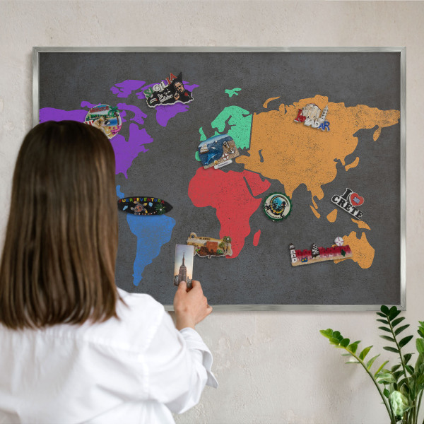 Magneetbord voor souvenir magneten met zilveren lijst Kleurenkaart