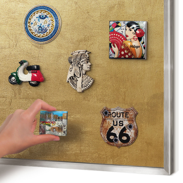 Magneetbord voor souvenir magneten met zilveren lijst Gele textuur