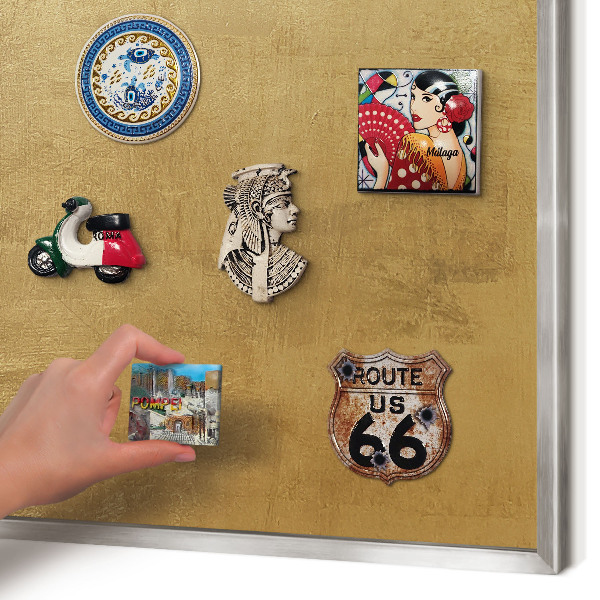 Magneetbord voor souvenir magneten met zilveren lijst Gele textuur