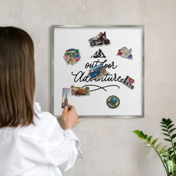 Decoratief metalen magneetbord in een zilveren lijst Bergavontuur