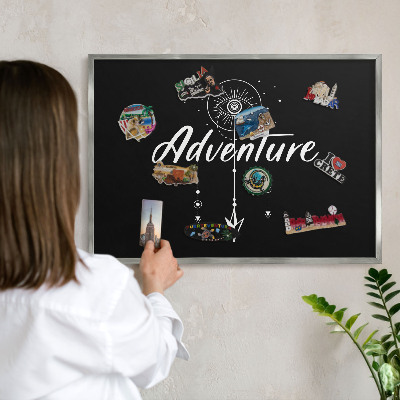 Magneetbord voor souvenir magneten met zilveren lijst Avontuur wacht.