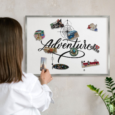 Decoratief metalen magneetbord in een zilveren lijst Typografisch avontuur