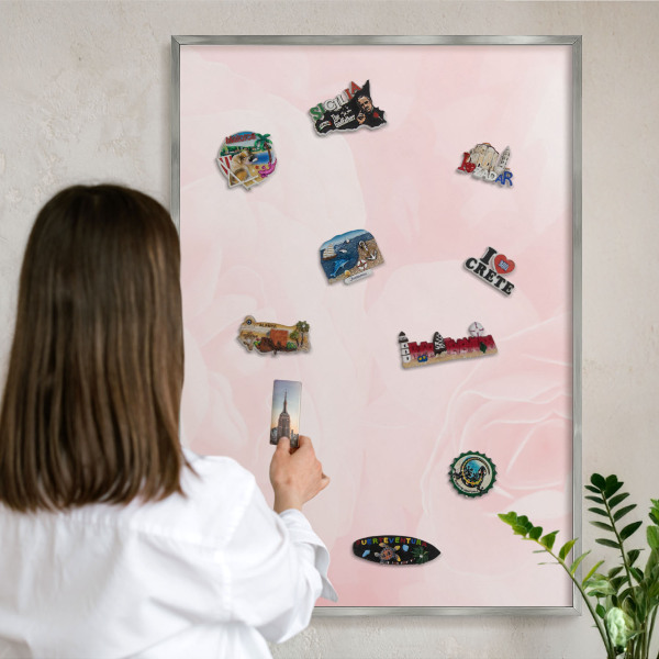 Magneetbord voor souvenir magneten met zilveren lijst Delicaat roze