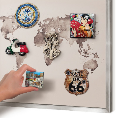 Magneetbord voor souvenir magneten met zilveren lijst Wereldkaart