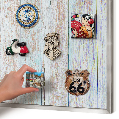 Decoratief metalen magneetbord in een zilveren lijst Rustieke planken