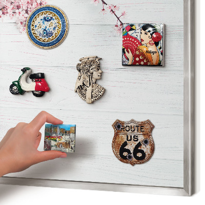 Decoratief metalen magneetbord in een zilveren lijst Bloeiende elegantie