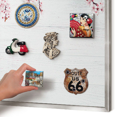 Decoratief metalen magneetbord in een zilveren lijst Bloeiende elegantie