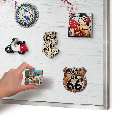Decoratief metalen magneetbord in een zilveren lijst Bloeiende elegantie