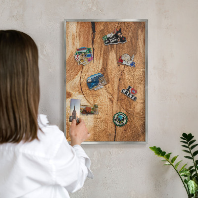 Decoratief metalen magneetbord in een zilveren lijst Natuurlijk hout