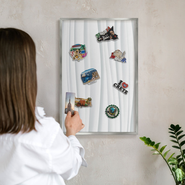 Magneetbord voor souvenir magneten met zilveren lijst Witte golven
