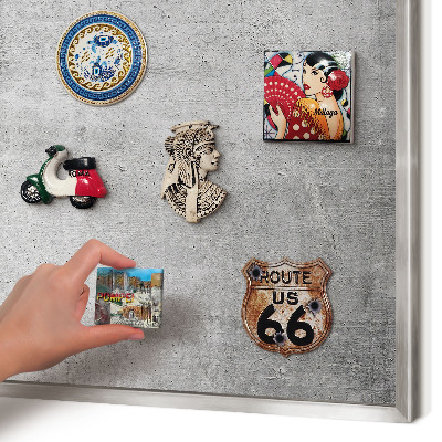 Magneetbord voor souvenir magneten met zilveren lijst Betonpatroon