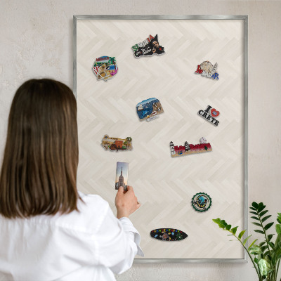 Decoratief metalen magneetbord in een zilveren lijst Subtiele visgraat