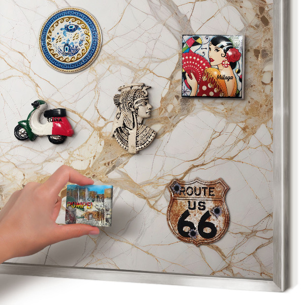 Magneetbord voor souvenir magneten met zilveren lijst Marmeren elegantie