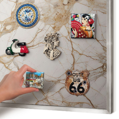 Magneetbord voor souvenir magneten met zilveren lijst Marmeren elegantie