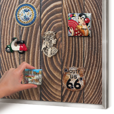 Magneetbord voor souvenir magneten met zilveren lijst Houtstructuur