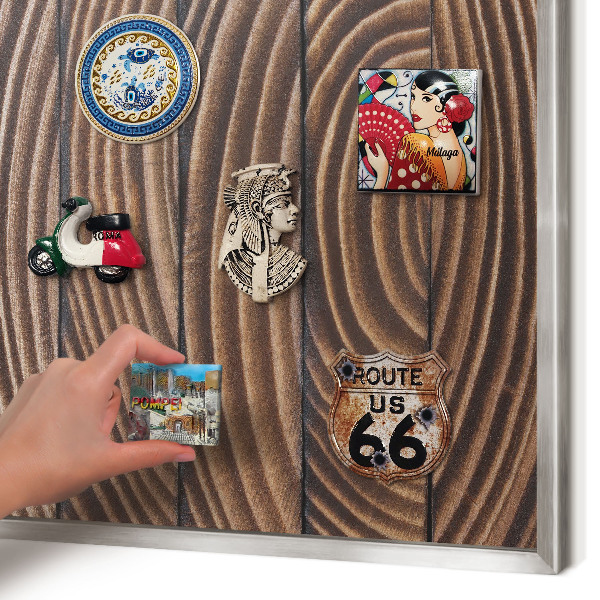 Magneetbord voor souvenir magneten met zilveren lijst Houtstructuur