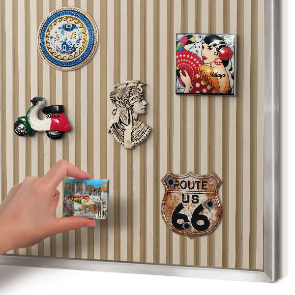 Magneetbord voor souvenir magneten met zilveren lijst Houten latten