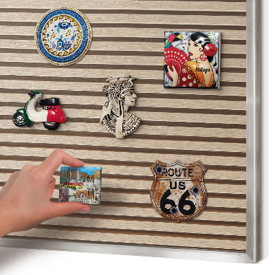 Decoratief metalen magneetbord in een zilveren lijst Rustige structuur