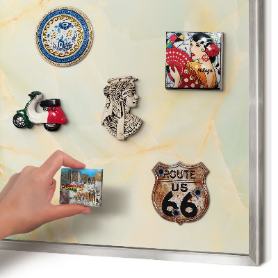 Decoratief metalen magneetbord in een zilveren lijst Marmeren elegantie