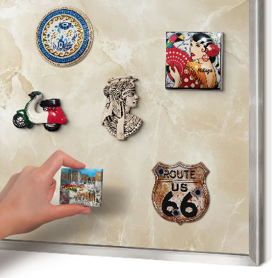 Decoratief metalen magneetbord in een zilveren lijst Marmerpatroon