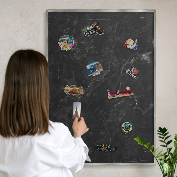 Decoratief metalen magneetbord in een zilveren lijst Zwart marmer