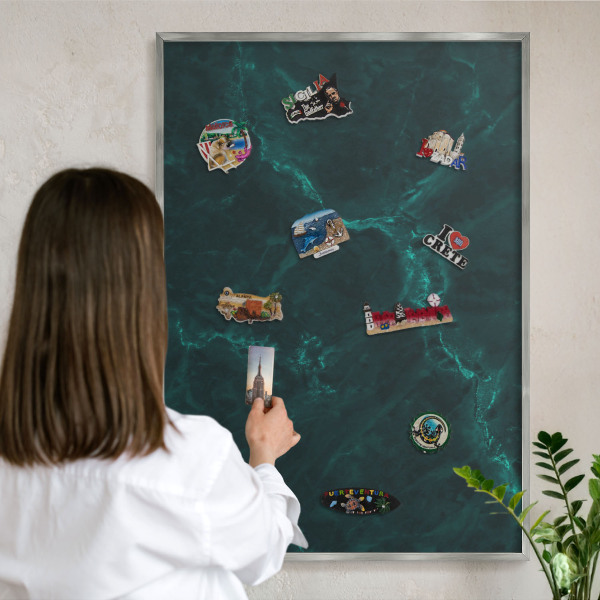 Magneetbord voor souvenir magneten met zilveren lijst Groene diepte