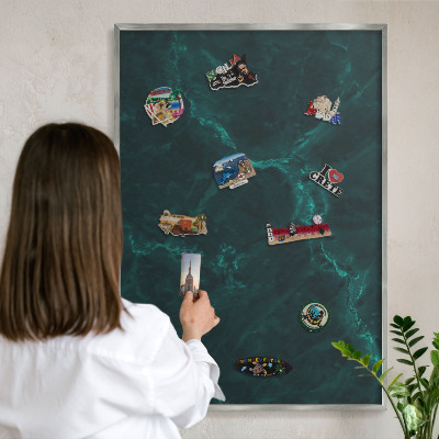 Magneetbord voor souvenir magneten met zilveren lijst Groene diepte