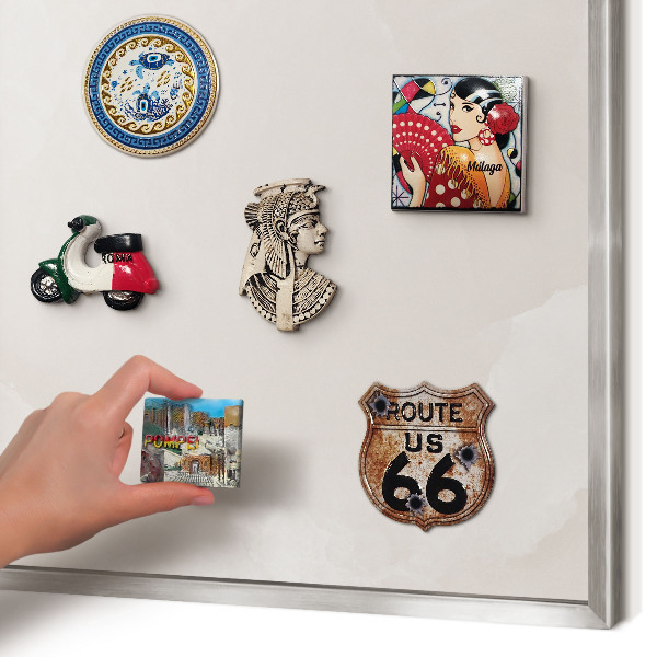 Magneetbord voor souvenir magneten met zilveren lijst Romige textuur