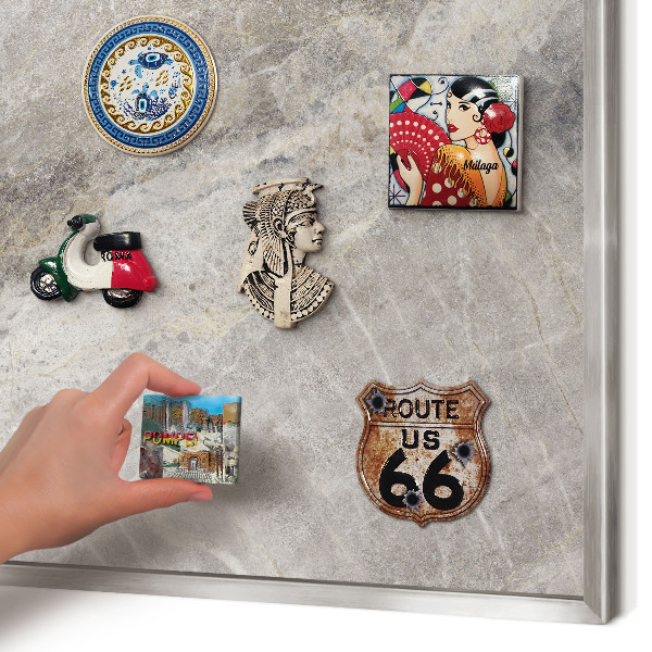 Decoratief metalen magneetbord in een zilveren lijst Steenstructuur