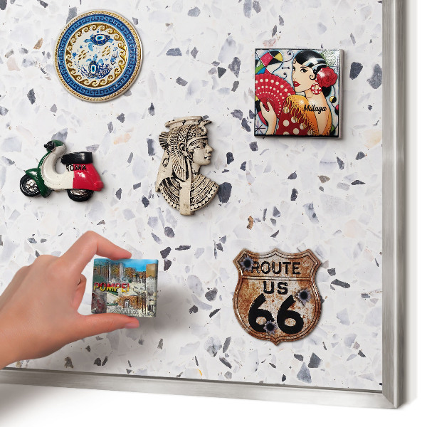 Magneetbord voor souvenir magneten met zilveren lijst Terrazzo-stijl