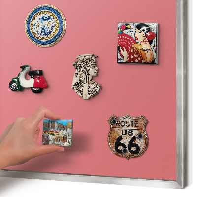 Decoratief metalen magneetbord in een zilveren lijst Zalmkleur