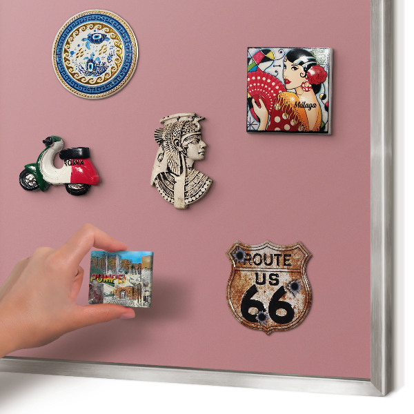 Decoratief metalen magneetbord in een zilveren lijst Oudroze