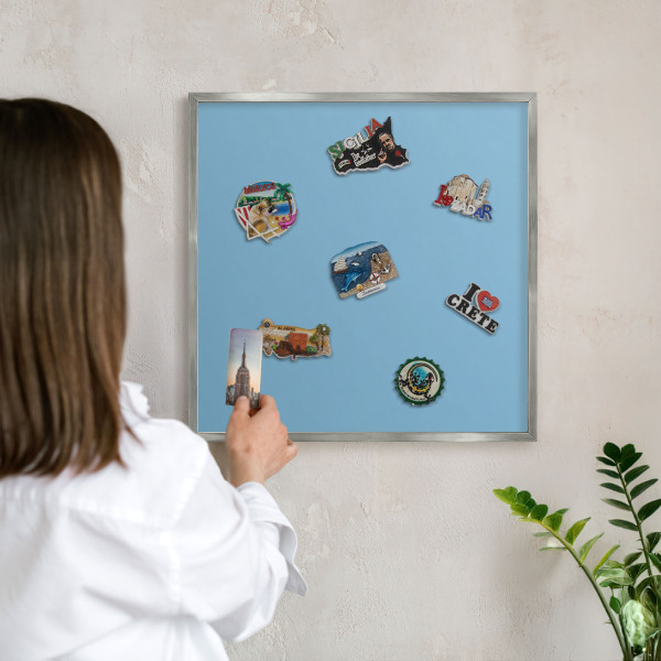 Magneetbord voor souvenir magneten met zilveren lijst Blauwe kleur