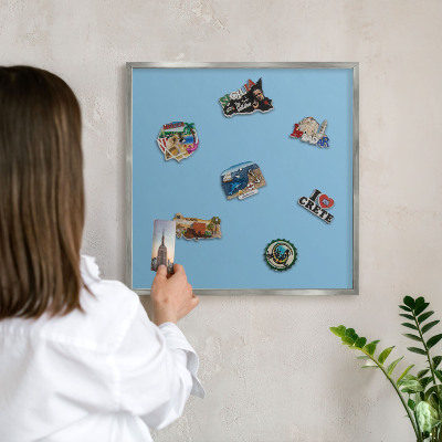 Magneetbord voor souvenir magneten met zilveren lijst Blauwe kleur