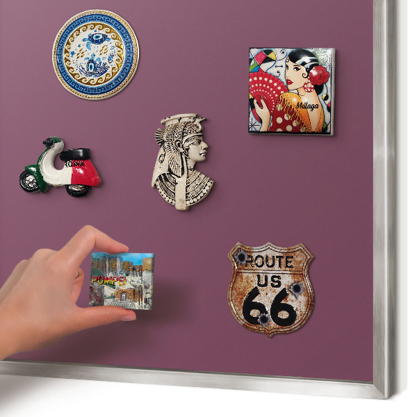 Decoratief metalen magneetbord in een zilveren lijst Paarse kleur