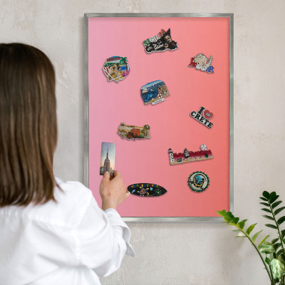 Decoratief metalen magneetbord in een zilveren lijst Roze oranje