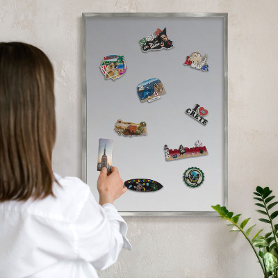 Magneetbord voor souvenir magneten met zilveren lijst Grijze gradiënt