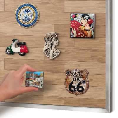 Decoratief metalen magneetbord in een zilveren lijst Houten patroon
