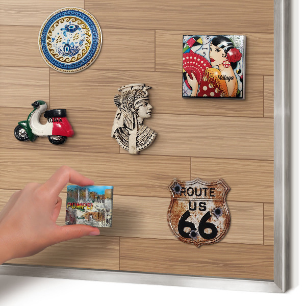 Decoratief metalen magneetbord in een zilveren lijst Houten patroon