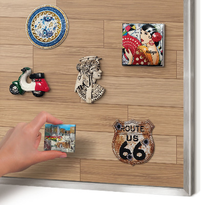 Decoratief metalen magneetbord in een zilveren lijst Houten patroon
