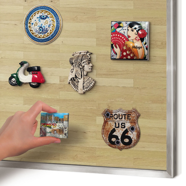 Decoratief metalen magneetbord in een zilveren lijst Houtstructuur