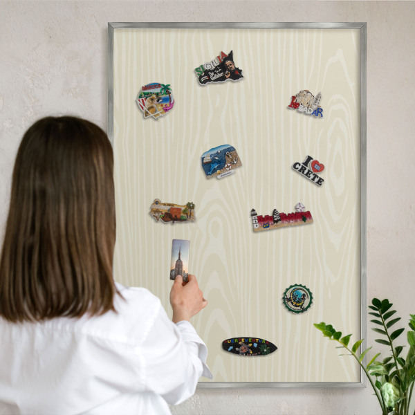 Magneetbord voor souvenir magneten met zilveren lijst Beige korrel