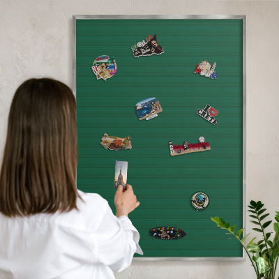 Magneetbord voor souvenir magneten met zilveren lijst Groene strepen